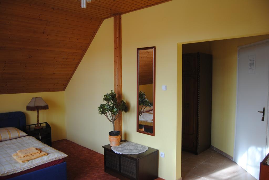 Villa Hedi Dunakiliti Exterior photo